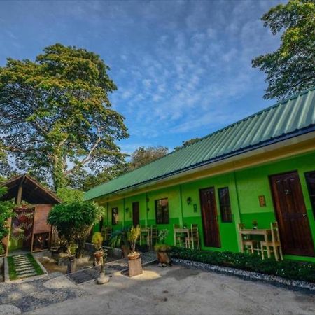 Oyo 622 Butterfly Totem Guesthouse Puerto Princesa Exterior photo
